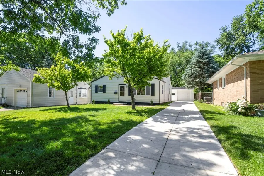 9313 Crestwood Drive, Cleveland, OH 44130 - #3