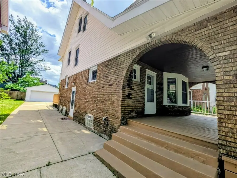 3270 Yorkshire Road, Cleveland Heights, OH 44118 - #3