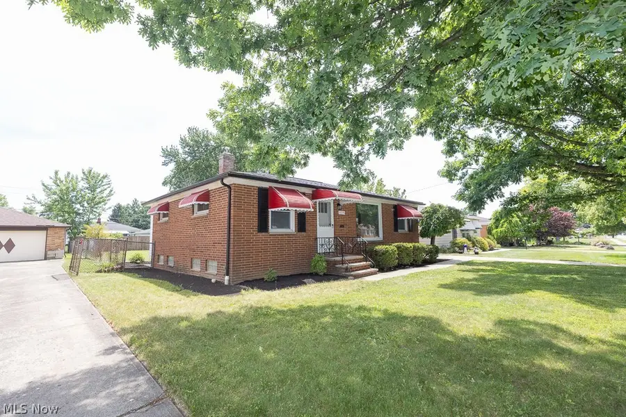 11391 Ronald Drive, Parma, OH 44130 - #2