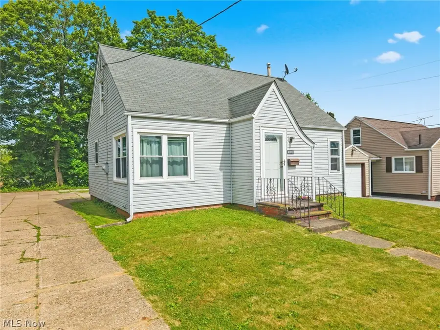 1612 Cherry Ne Avenue, Canton, OH 44714 - #2