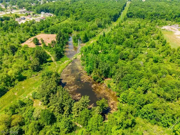 Sampson Drive, Youngstown, OH 44505