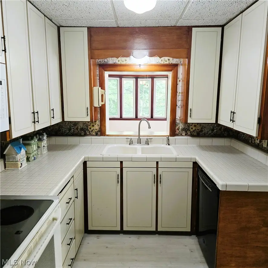 7667 S Eastland Road, Berea, OH 44017 - #3