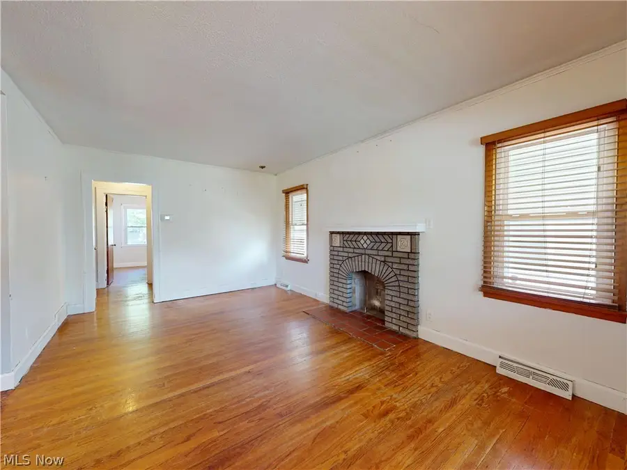 1560 Biltmore Road, Lyndhurst, OH 44124 - #3