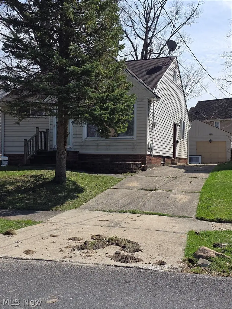 13710 Cranwood Park Boulevard, Garfield Heights, OH 44125 - #3