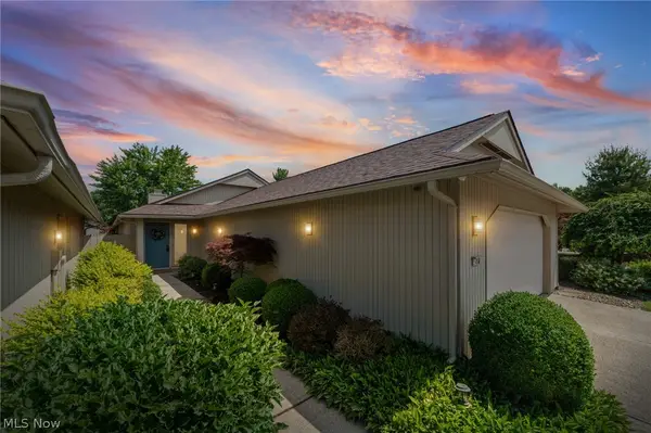 21454 Oak Bark Trail, Strongsville, OH 44149