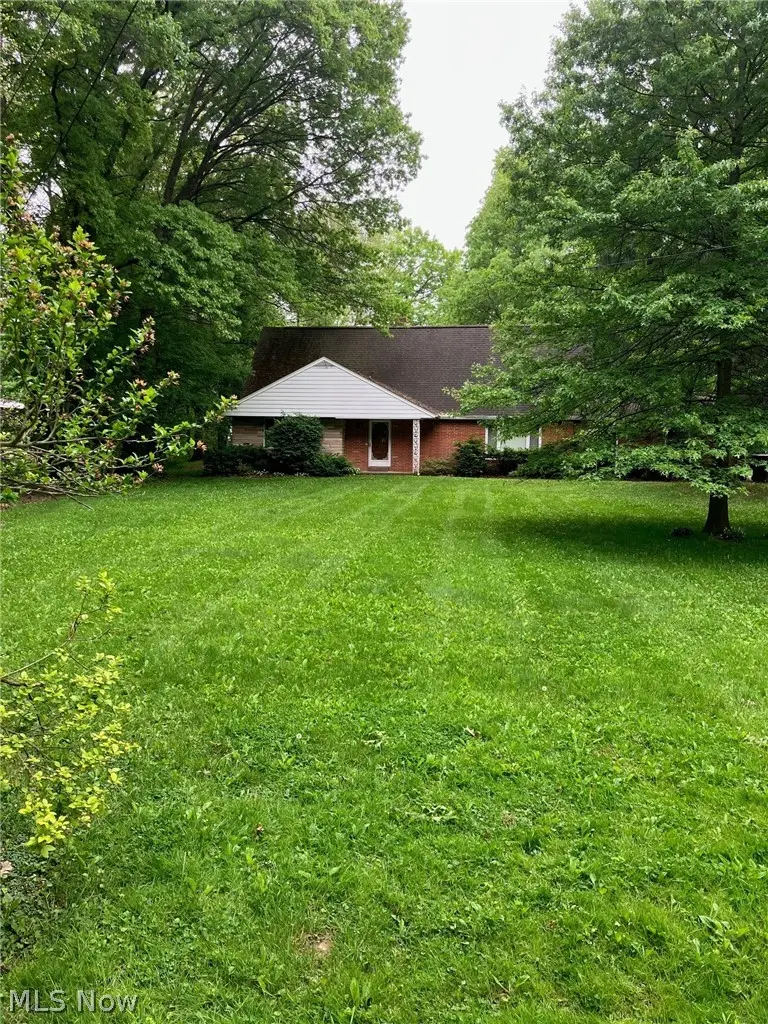 5840-42 Pawnee Nw Street, North Canton, OH 44720 - #3