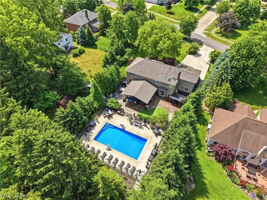 5743 Williamsburg Drive, Highland Heights, OH 44143 - #2