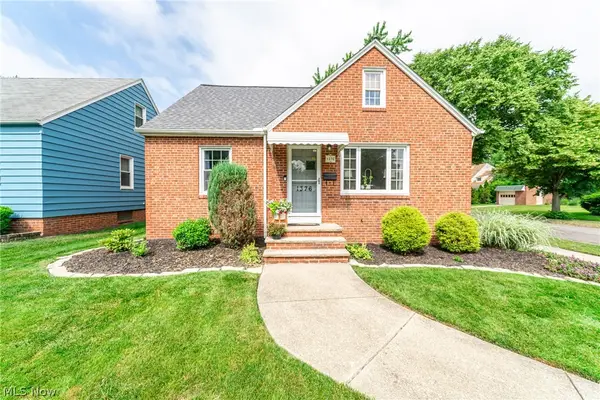 1376 Parkview Drive, Lyndhurst, OH 44124