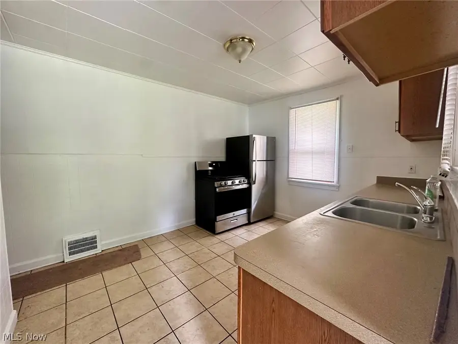 511 Woodland Avenue, Elyria, OH 44035 - #2