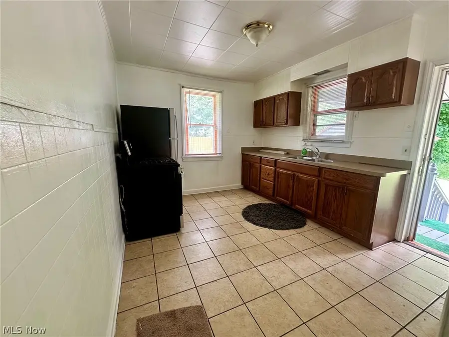511 Woodland Avenue, Elyria, OH 44035 - #3