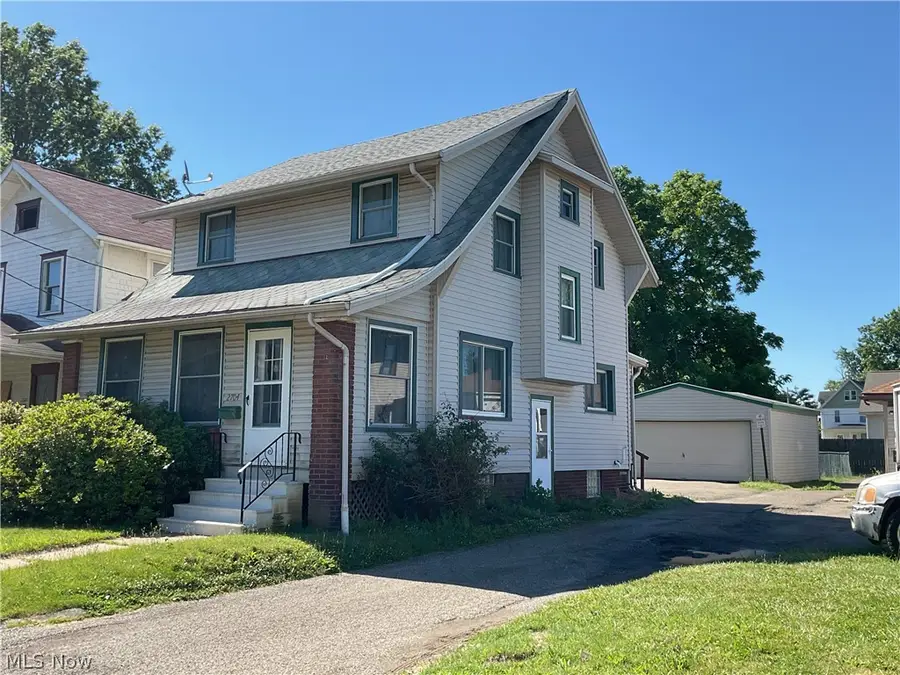 2704 8th Nw Street, Canton, OH 44708 - #3