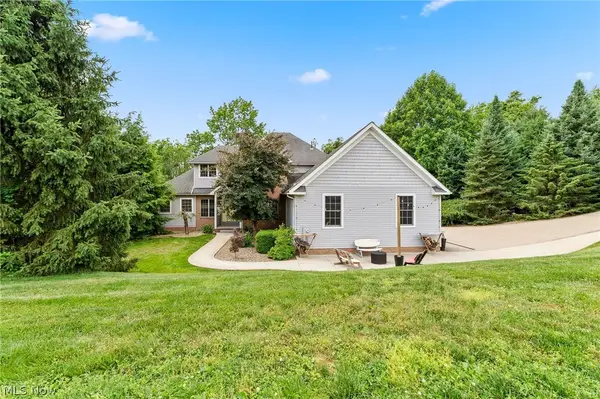 1 Cayuse Trail, Malvern, OH 44644