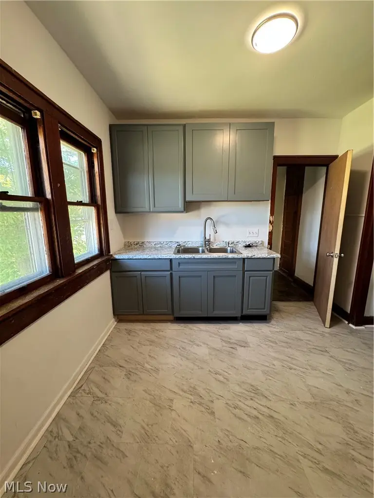 1141 E 140th Street, Cleveland, OH 44110 - #3