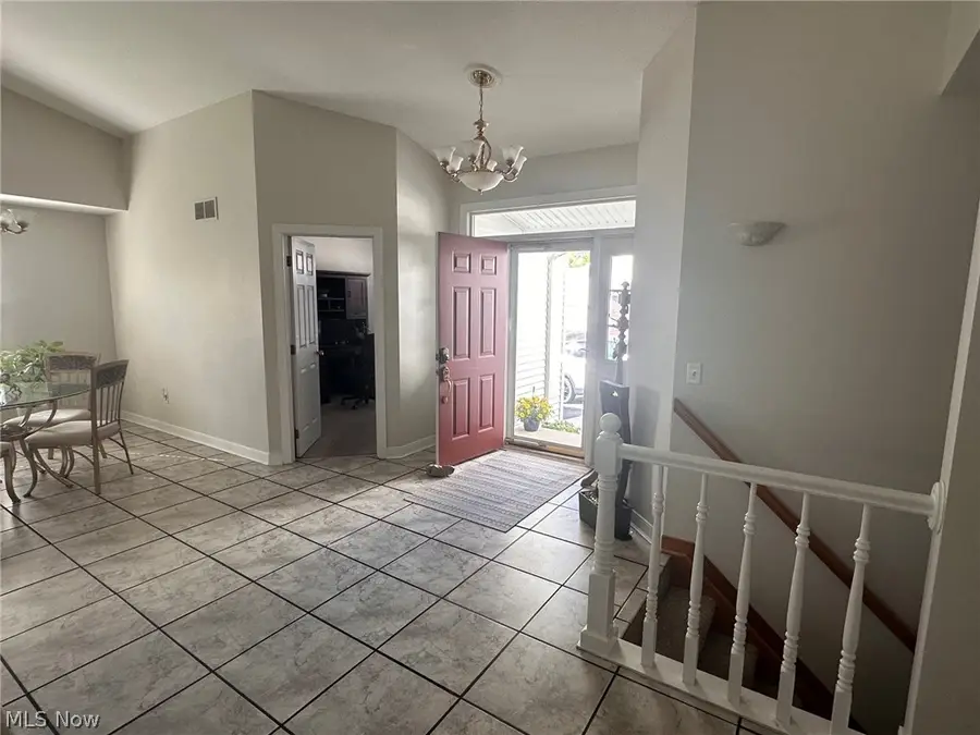 220 Cranberry Court, Warren, OH 44483 - #2