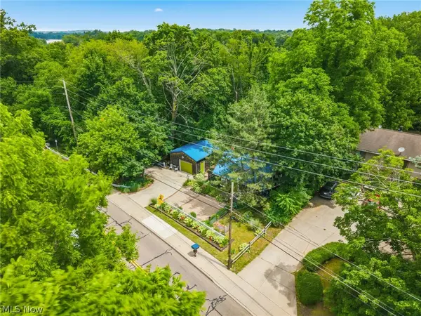 619 Portage Lakes Drive, Akron, OH 44319