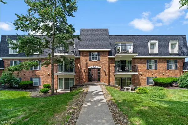 1900 King James Parkway #303, Westlake, OH 44145