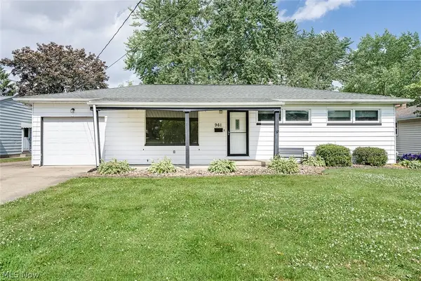 961 Adrian Circle, Girard, OH 44420