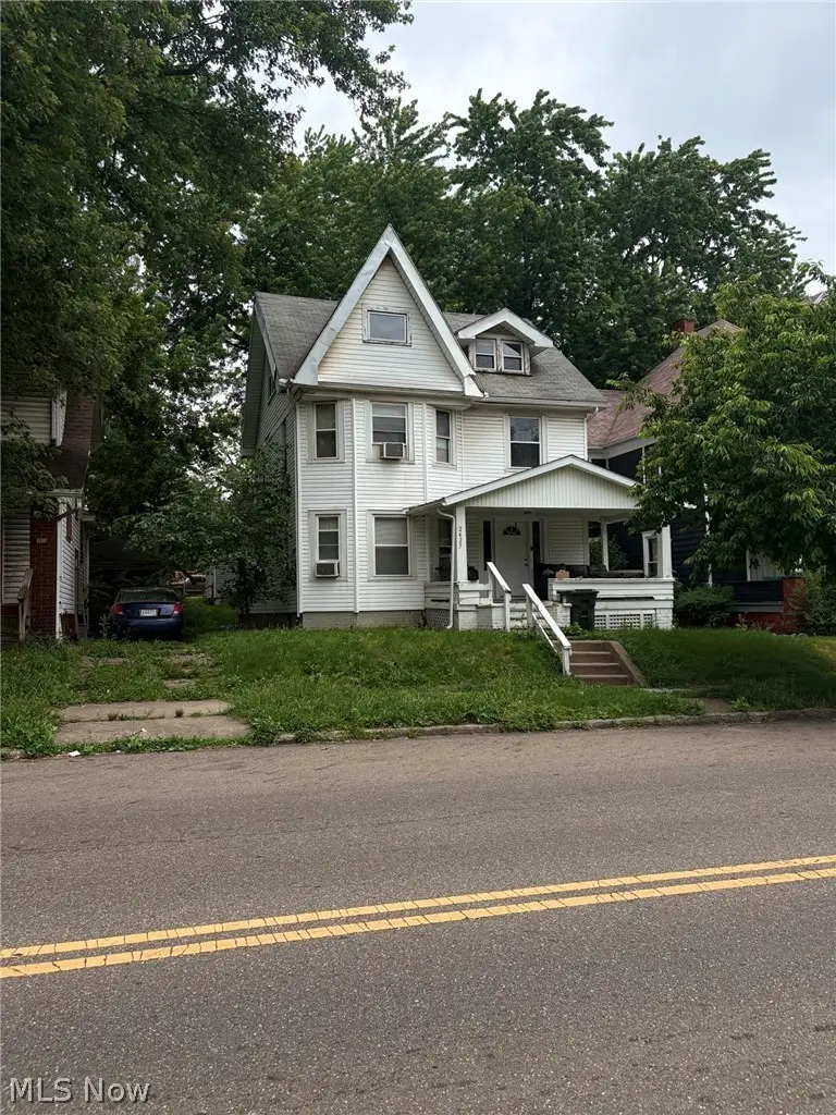2423 9th Sw Street, Canton, OH 44710 - #2
