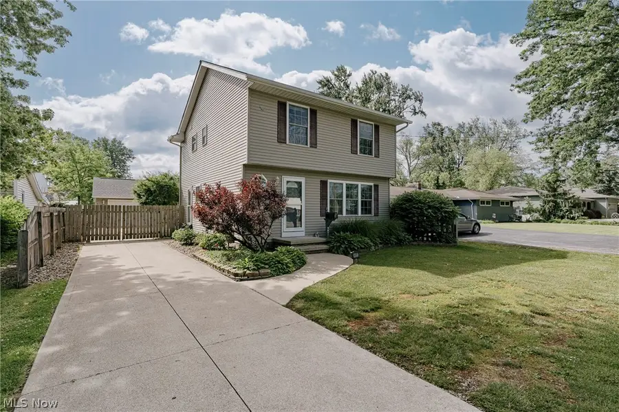 34112 Lake Shore Boulevard, Lakeline, OH 44095 - #2