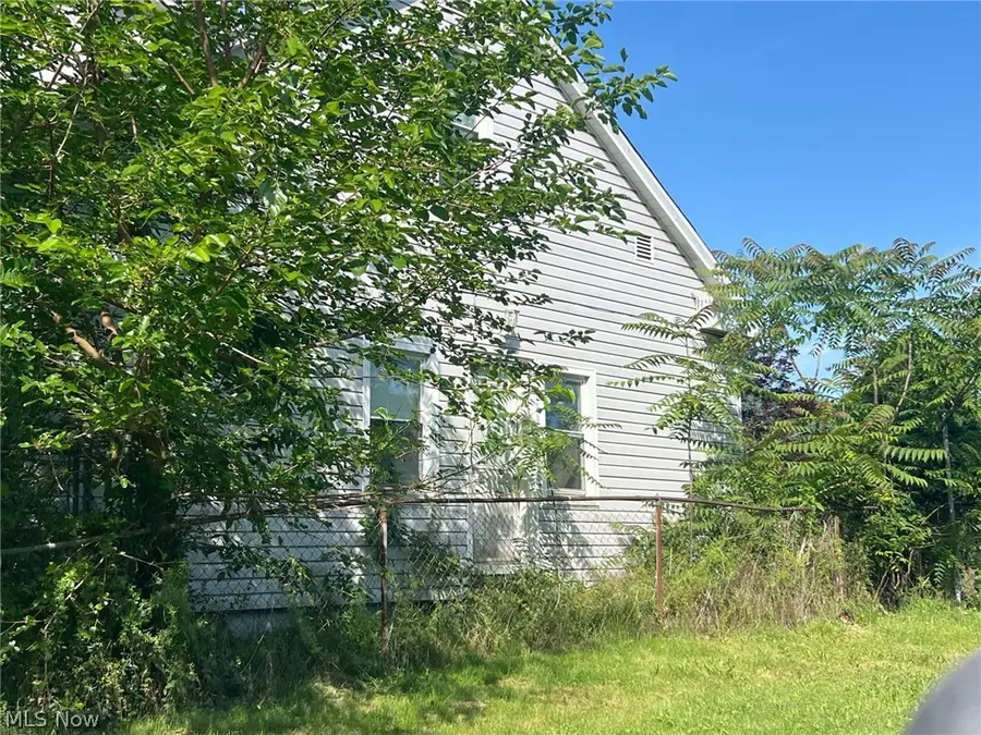 415 S 3rd Street, Martins Ferry, OH 43935 - #3