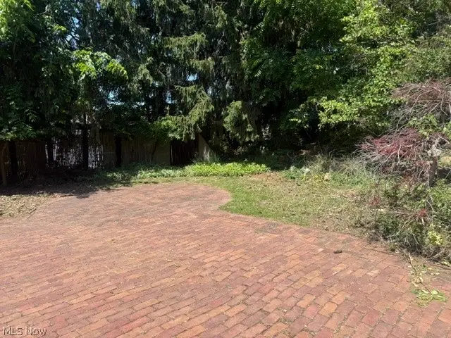 261 E Main Street, Saint Clairsville, OH 43950 - #2