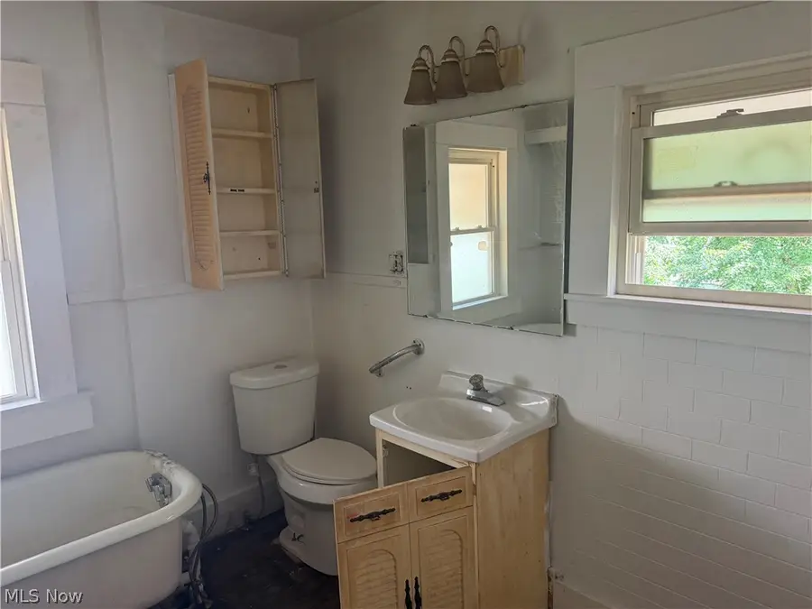 1049 W 12th Street, Lorain, OH 44052 - #2