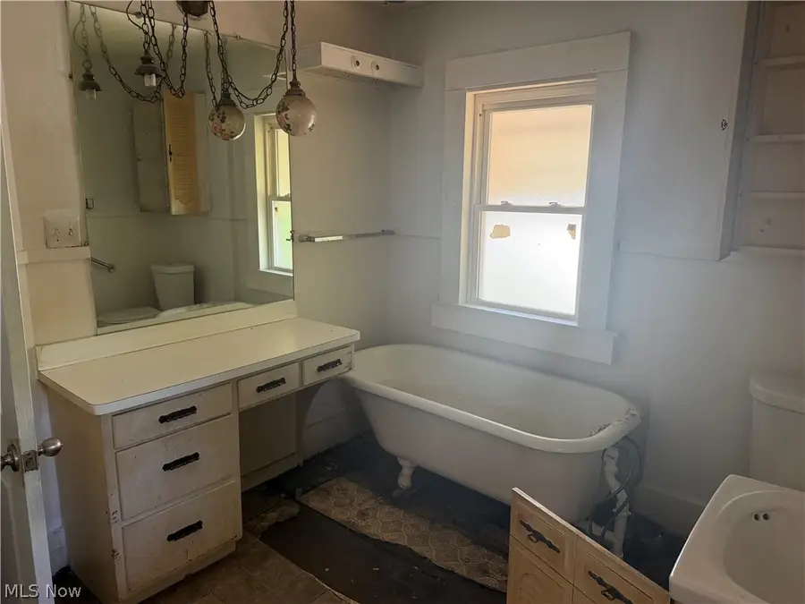 1049 W 12th Street, Lorain, OH 44052 - #3