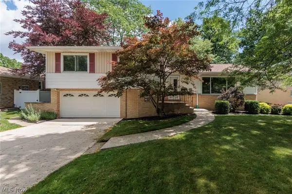 7601 Green Valley Drive, Parma, OH 44134
