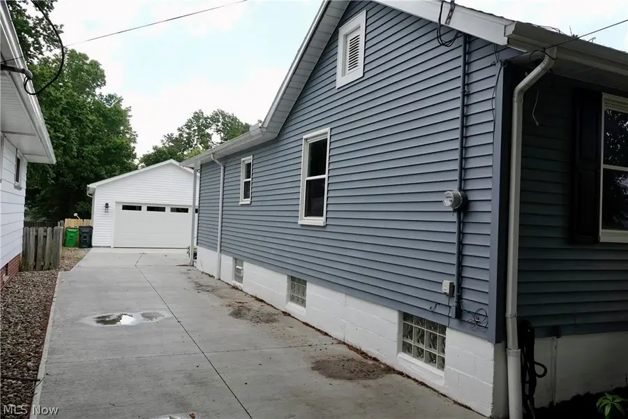 1325 Elmwood Road, Mayfield Heights, OH 44124 - #3