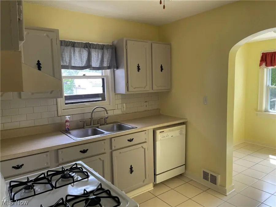 628 Garry Road, Akron, OH 44305 - #2