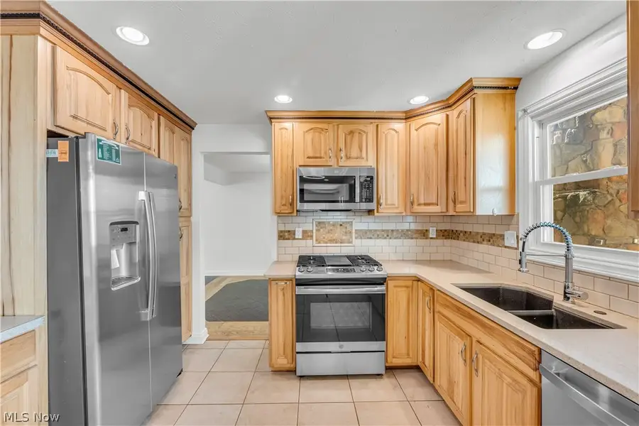 20685 Chestnut Drive, Strongsville, OH 44149 - #2