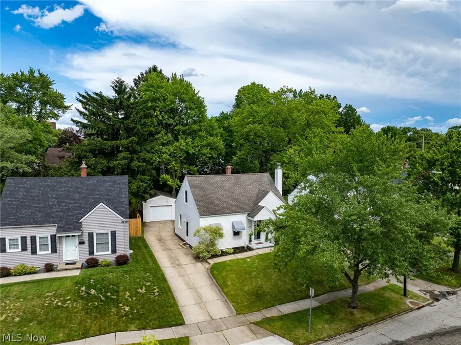 2751 Valley Road, Cuyahoga Falls, OH 44223 - #2