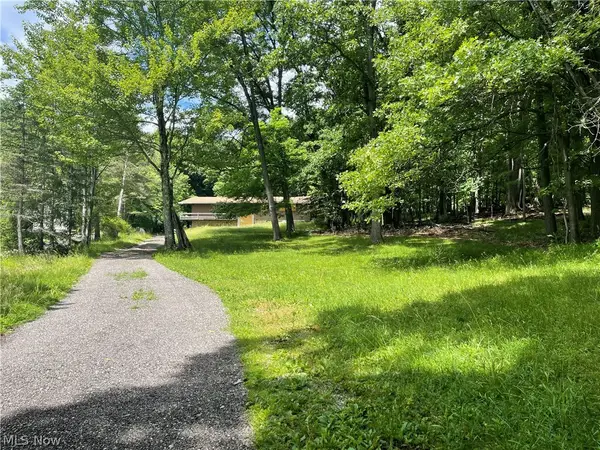 8456 Whitewood Road, Brecksville, OH 44141