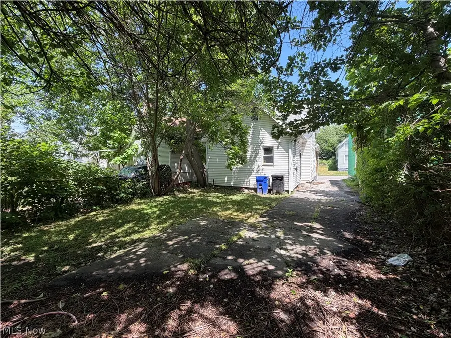 1096 E 72nd Street, Cleveland, OH 44103 - #2