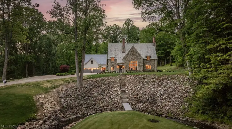 8061 Chagrin Road, Chagrin Falls, OH 44023 - #3