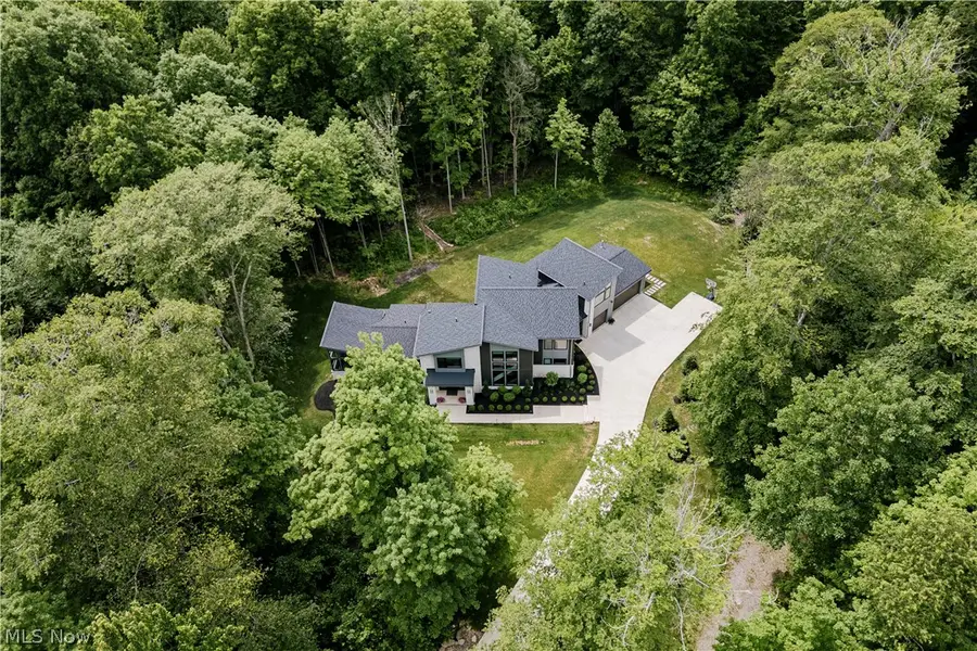 8070 Tulip Lane, Chagrin Falls, OH 44023 - #2