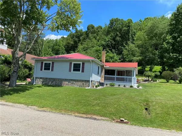 2103 Wainwright Se Road, New Philadelphia, OH 44663