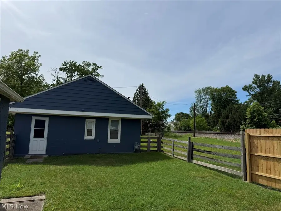 725 Perry Street, Vermilion, OH 44089 - #3