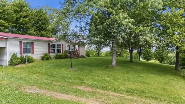 4731 State Route 555, Little Hocking, OH 45742