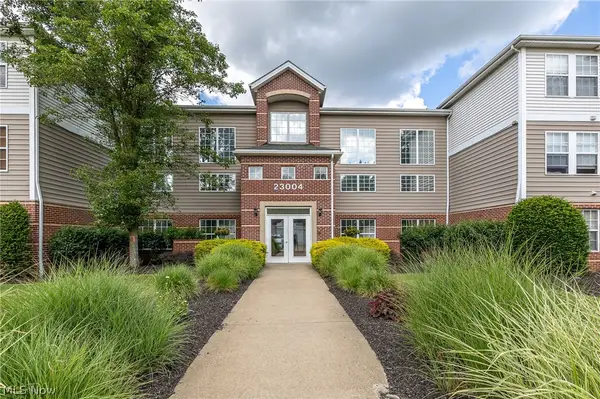 23004 Chandlers Lane #220, Olmsted Falls, OH 44138
