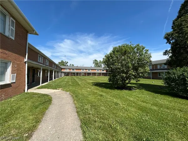 4871 Banbury Court #15, Warrensville Heights, OH 44128