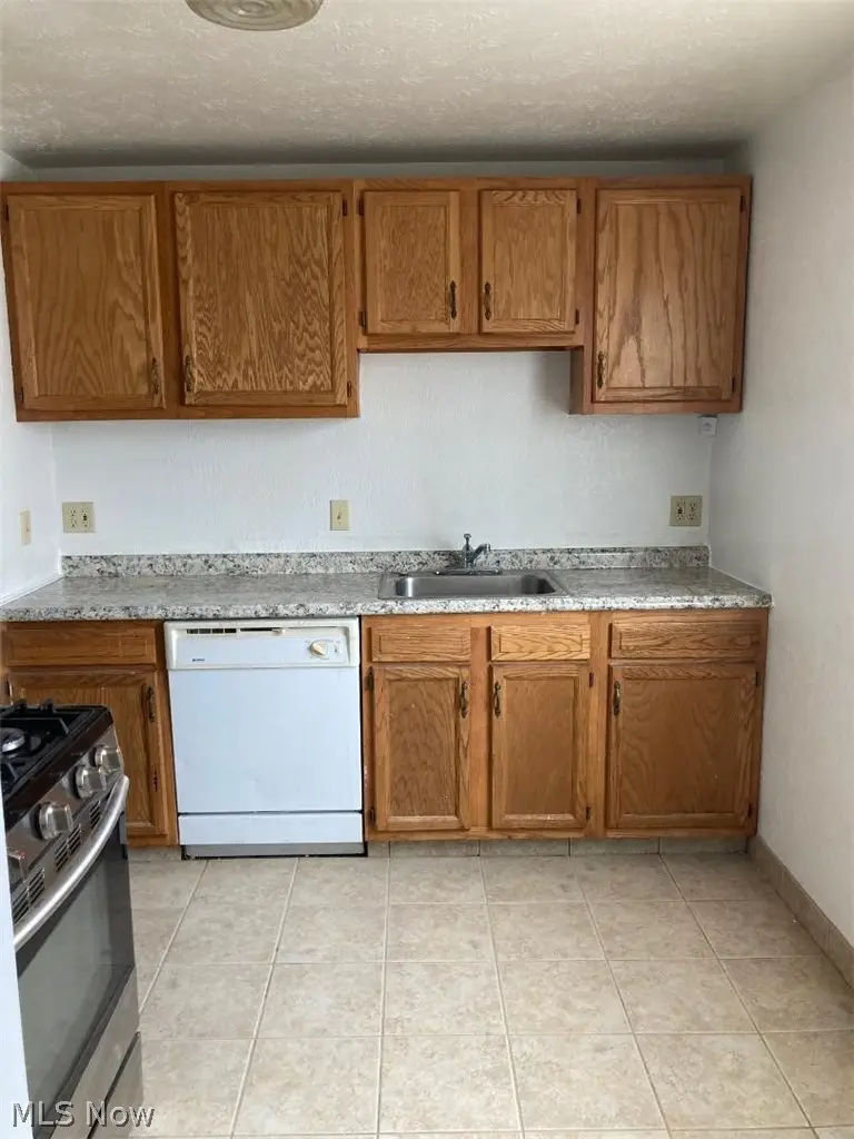4871 Banbury Court #15, Warrensville Heights, OH 44128 - #2