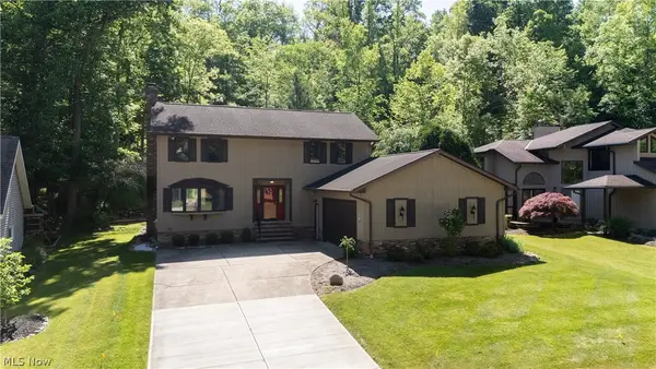 8365 Crinkleroot Clearing, Brecksville, OH 44141