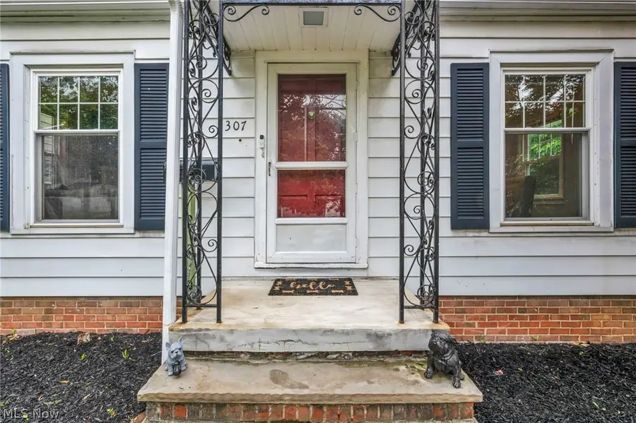 1307 Gordon Road, Lyndhurst, OH 44124 - #3