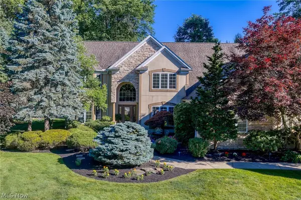 5808 Pinehurst Court, Highland Heights, OH 44143