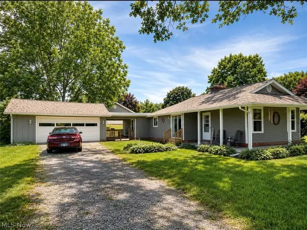 3146 Meadowwood Nw Street, Massillon, OH 44646
