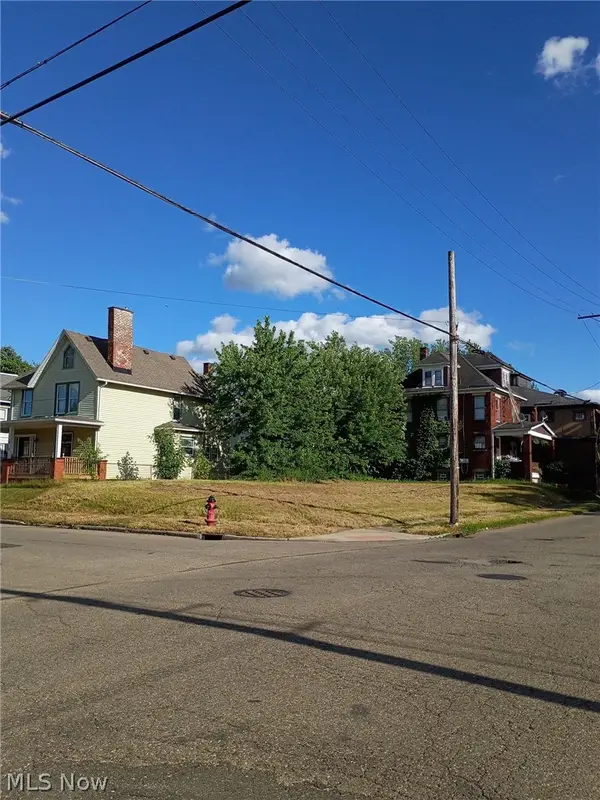 828 11th Nw Street, Canton, OH 44703