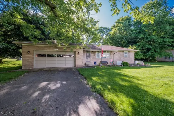 13791 Amodio Nw Avenue, Uniontown, OH 44685