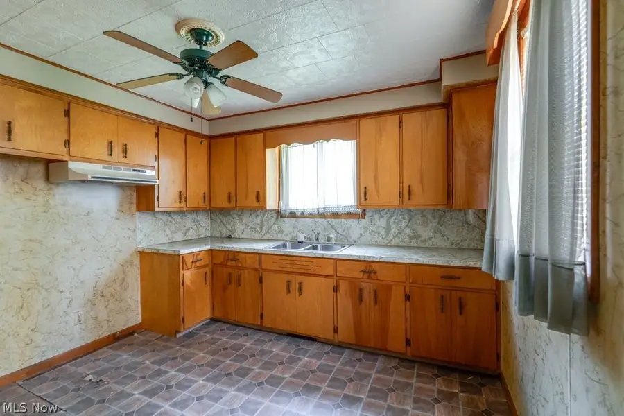 1031 Pike Street, Alliance, OH 44601 - #3