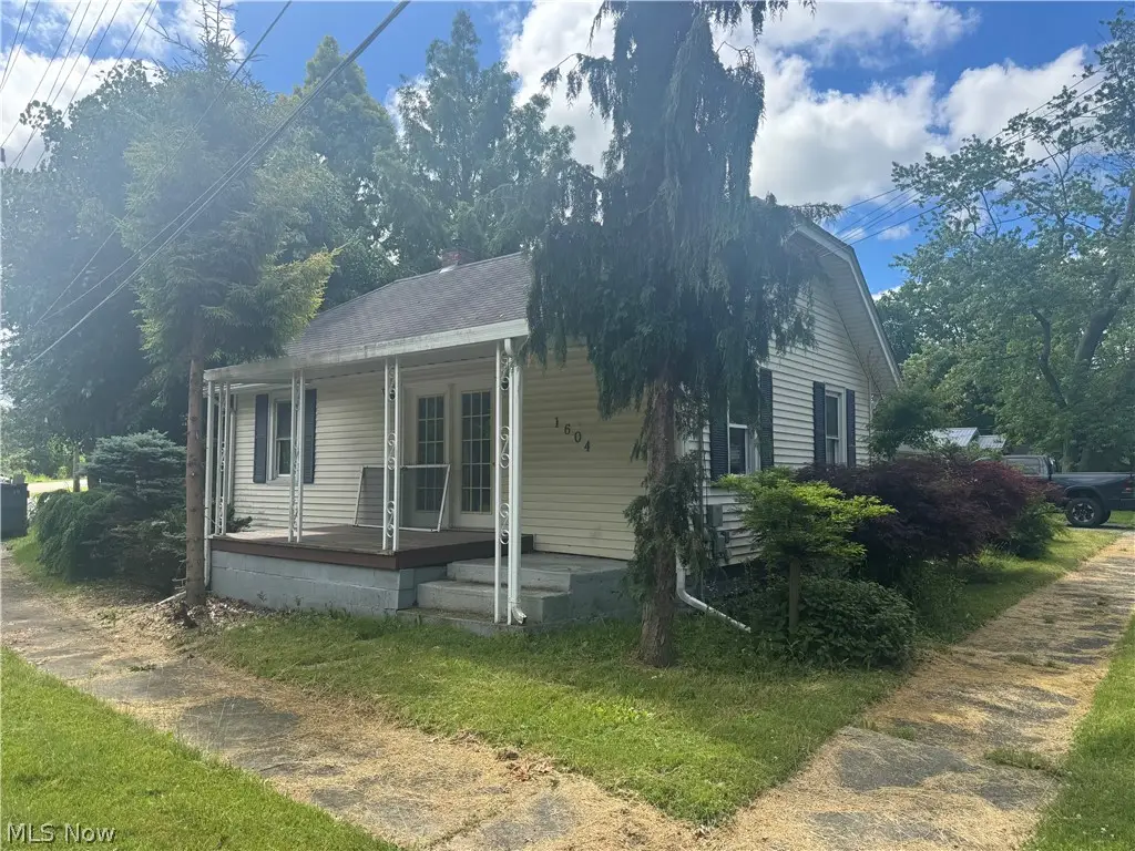 1604 E 27th Street, Ashtabula, OH 44004 - #1